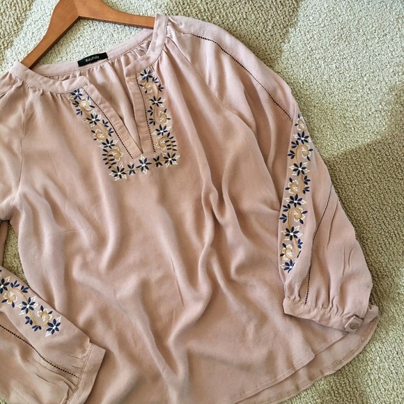 Boutique Sweet Molly Embroidered Blouse Top - Picture 3 of 8